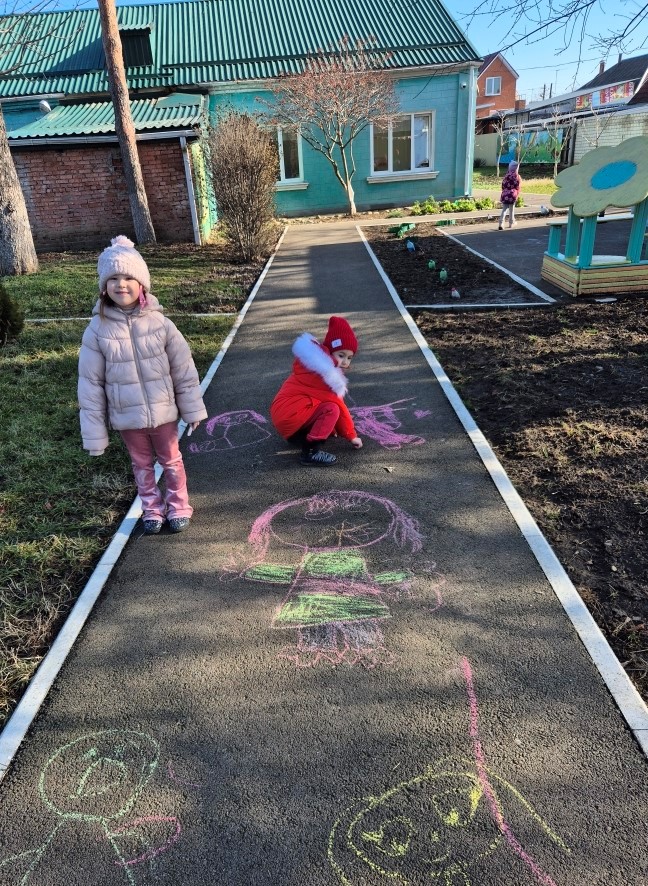 Весёлая прогулка в тёплый зимний день