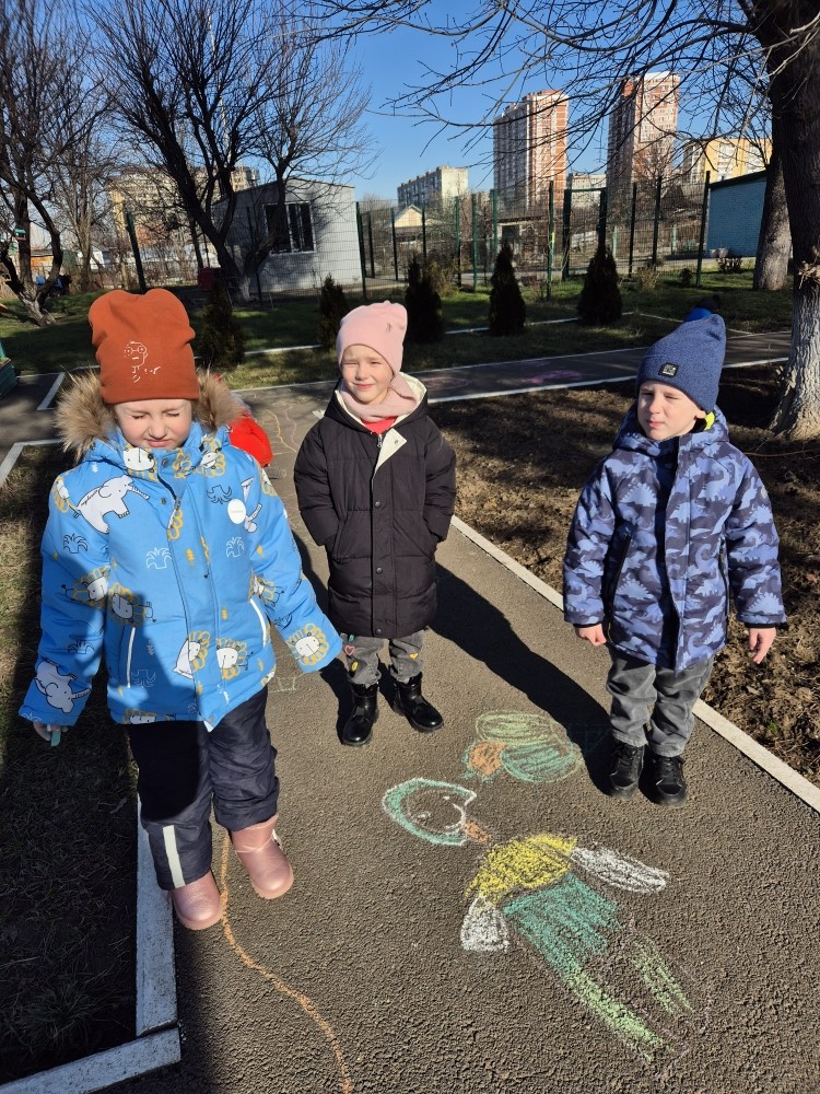 Весёлая прогулка в тёплый зимний день